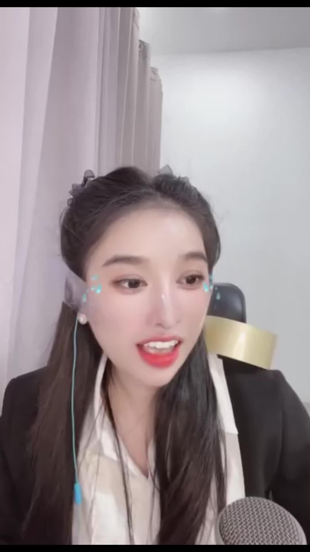 Kết bạn qua voice, gặp gỡ những tâm hồn thú vị bằng cách trò chuyện.