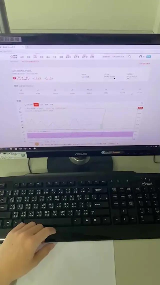 沒人去KTV，不如玩手機K歌吧