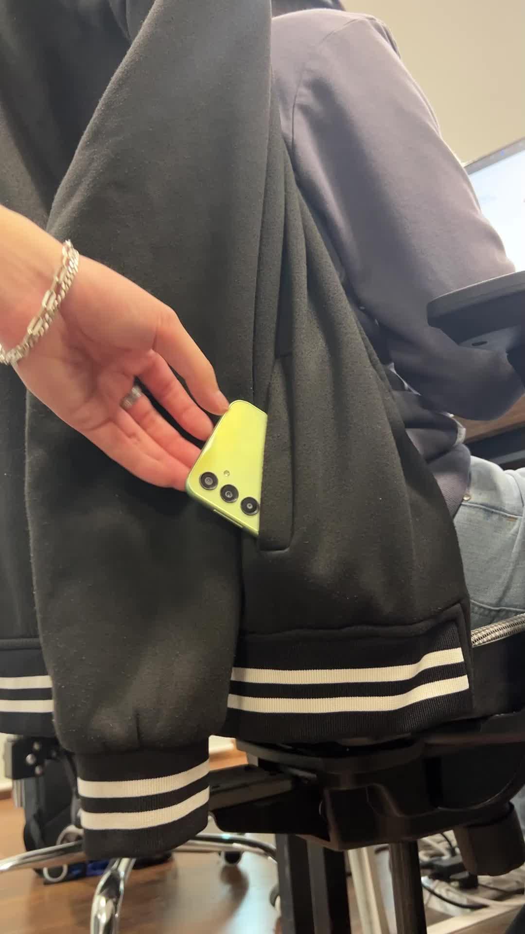 The app warns when someone touches your phone!