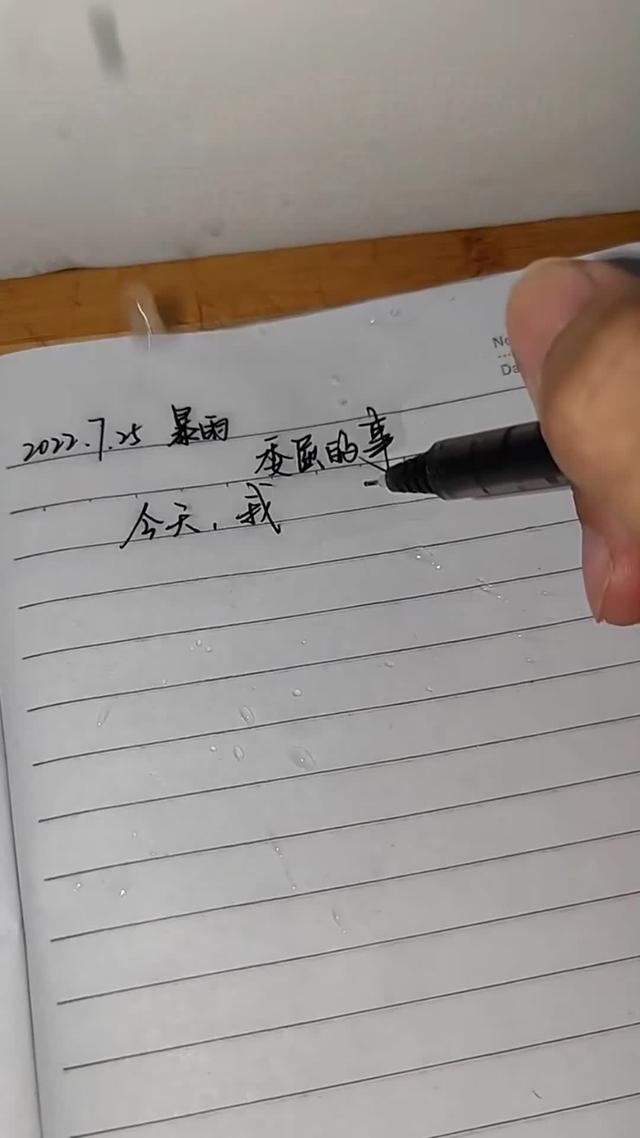 放著玩也能變超強，自動掛機升級，無限爆裝！現在點擊下載遊戲，一鍵免費領取十連抽、時裝、萌寵、掛飾