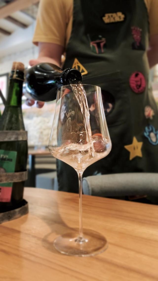 Here's an unpretentious Michelin-approved wine bar for the cheeky and curious! @Visit Singapore #VisitSingapore #SingapoReimagine #chopesg #sgfoodie #wheretoeat 