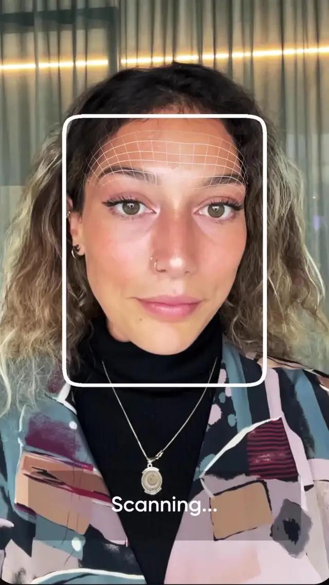 Looks helps you discover new makeup styles and find out your own facial features.