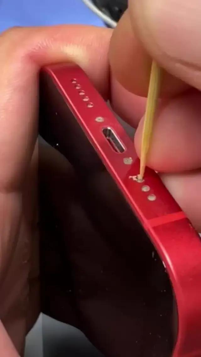 Professional cleaning, make your phone brand new!