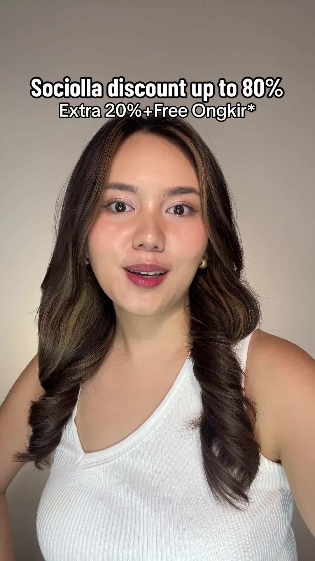Lagi nyari kado? ke Sociolla aja! Lagi ada promo up to 80% off, voucher pembelanjaan pertama di SOCO app dan gratis ongkir se-Indonesia👌🏻 #giftideas #holidaygifts #idekado