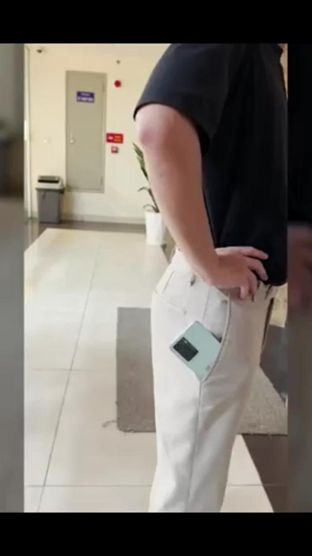 Get notified with a loud alarm when someone tries to access your phone.