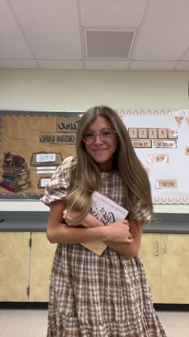 Rent from NUULY for all your back to school teacher outfit needs! Use code SARAH10 at checkout! @nuuly rent | nuuly thrift #MyNuuly #teachertok #teacheroutfit #booktok