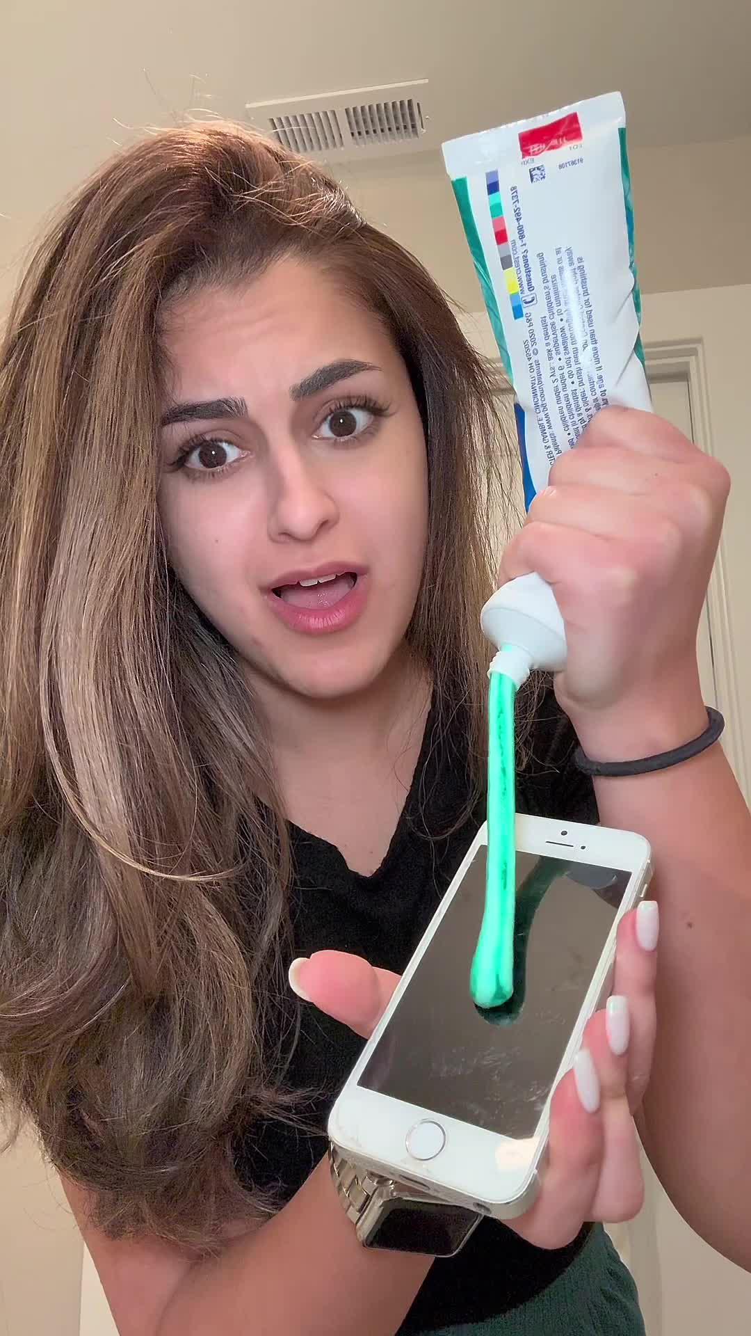 Free up iPhone storage in seconds with Cleanup!