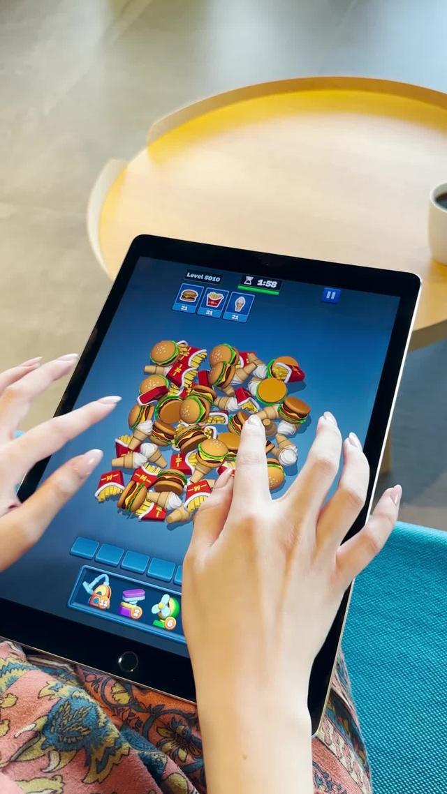 Get ready for a brand new triple matching 3D puzzle game!