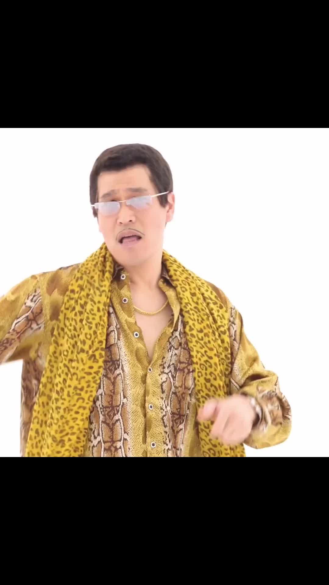 Who would you like to see next? Let us know! Who’d be the best apple? #gif #gifswap #swap #merge #fun #friends