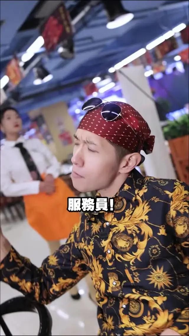 今日開服，登錄就送超帥至尊寶時裝