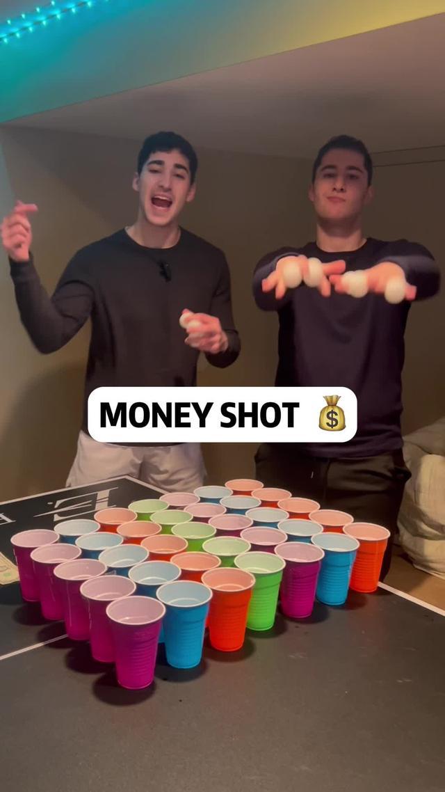 "Stand firm, defend the land! Experience the most thrilling zombie tower defense game!"