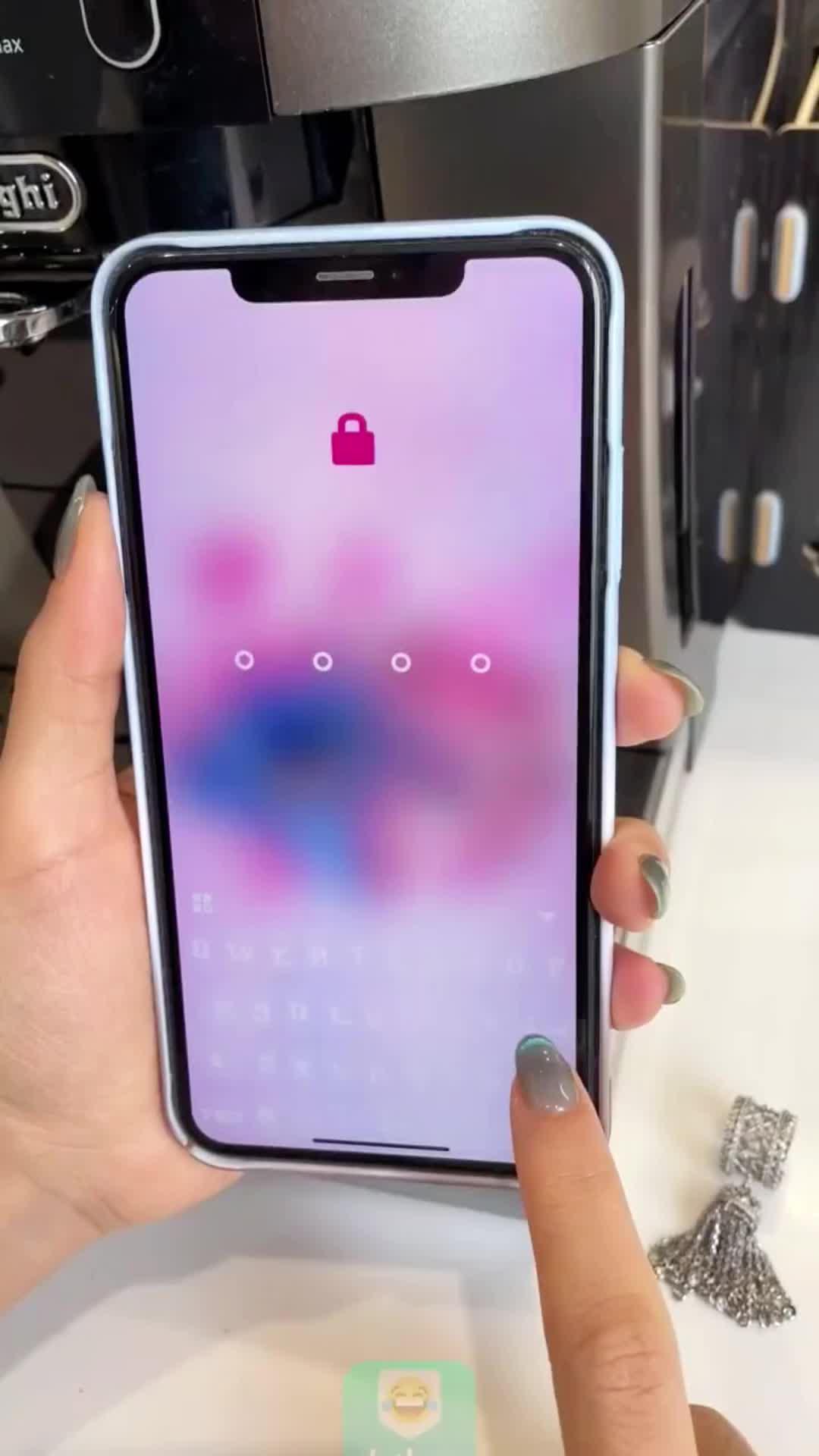 Set exclusive  keyboard& themes for your Phone