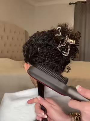 Why does her hair always look so flawless? The trick is our hair straightening comb!