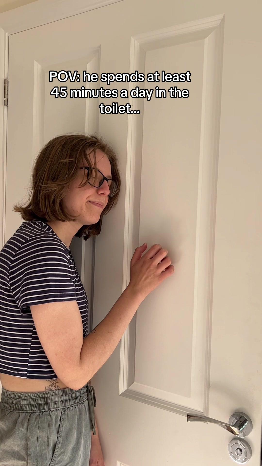 tag someone who spends a suspiciously long time in the toilet…🤣 #fyp #couples ##relationship#Relationshipchmasters #ad @Match Masters