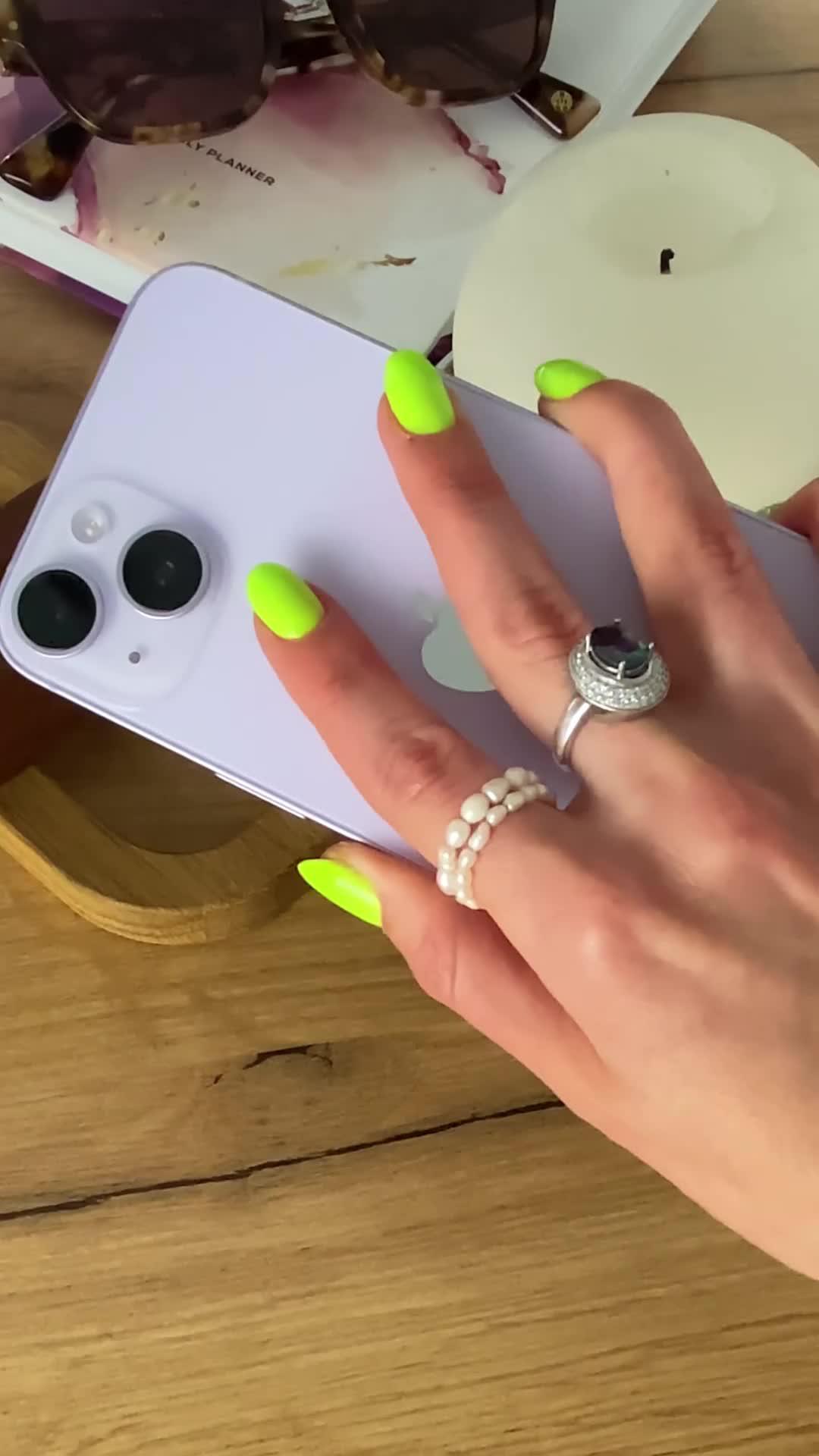 Set exclusive widgets & themes for your iPhone!