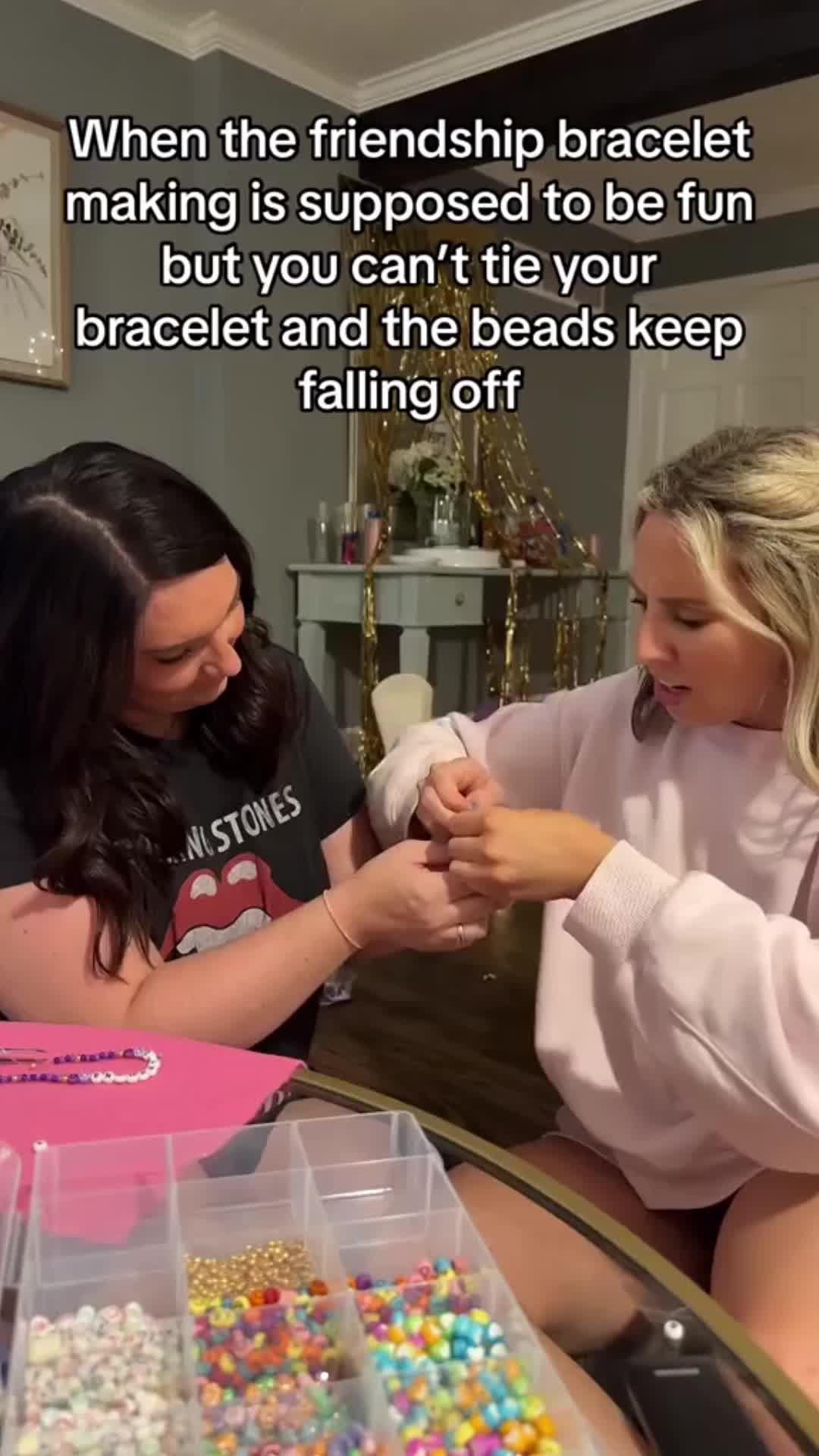 Create your virtual friendship bracelets and trade <3