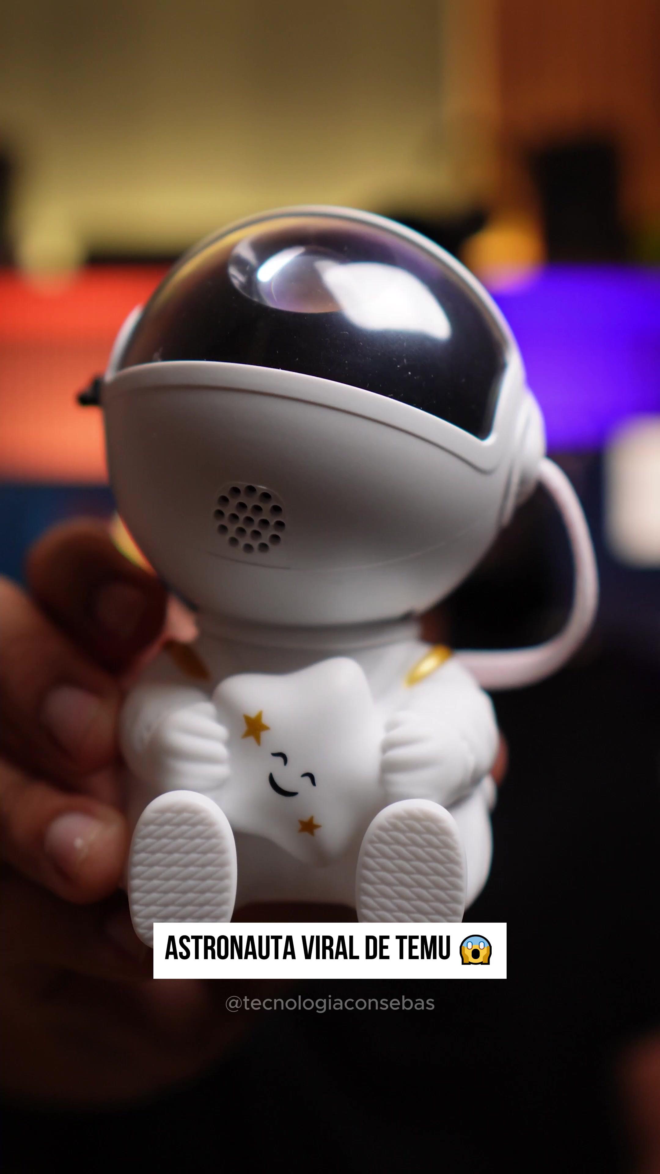 Cambia tus LEDs 🚥 por este Astronauta épico. #leds #luces #astronauta #room #tiktokgadgets #fyp Lo puedes conseguir en TEMU con hasta el 90%* de dcto utilizando exclusivamente el link y el código que te dejo en mi BIO (*El dcto solo aplica para cuentas nuevas de Temu) @Temu