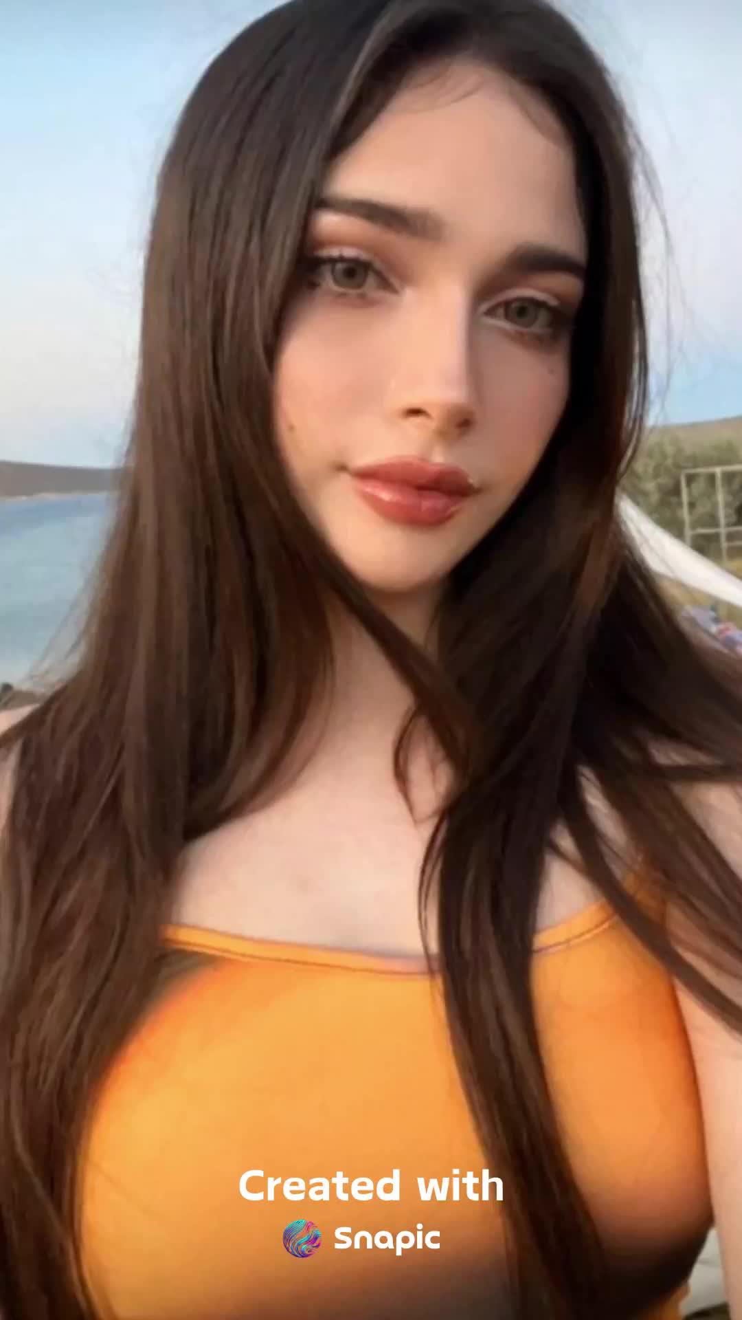 This app turns your favourate movie posters into amazing Al images!
Just try it now!