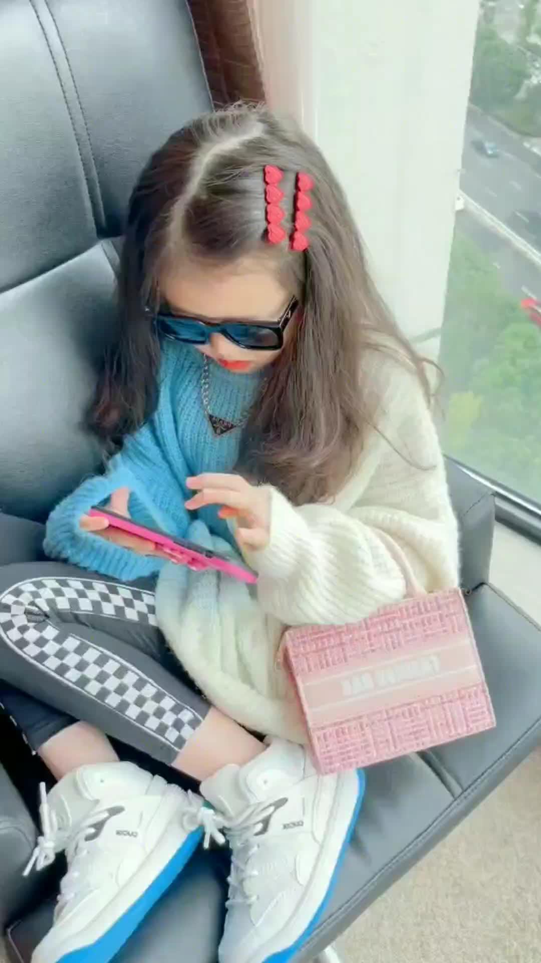 Collect， Merge and Create!