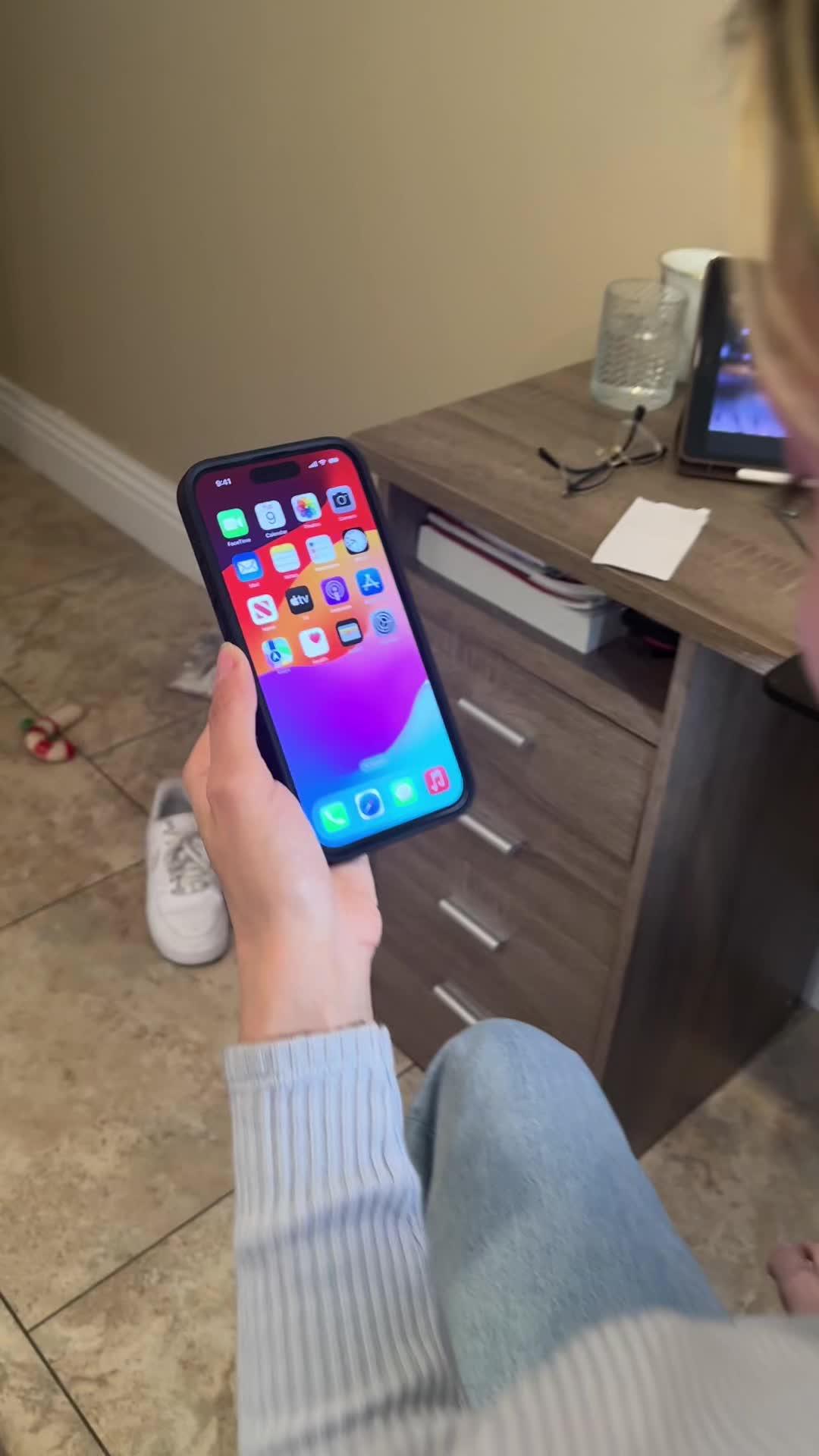 Set exclusive icons & themes for your iPhone!