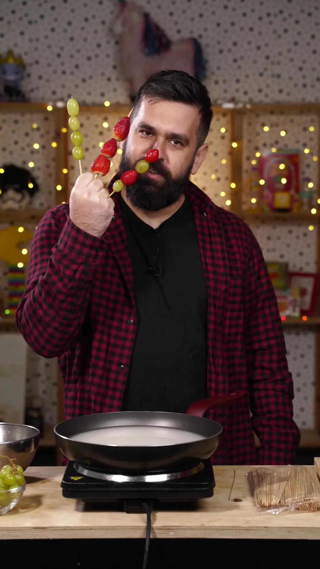 Αν δεν φτιάξουμε εμείς κινεζικά φρουτοσουβλάκια, τότε ποιος; #efoodgr #tanghulu 