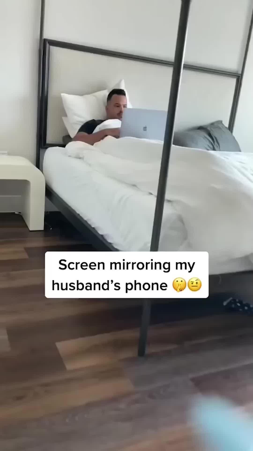 Screen Mirroring - Universal TV Remote Control