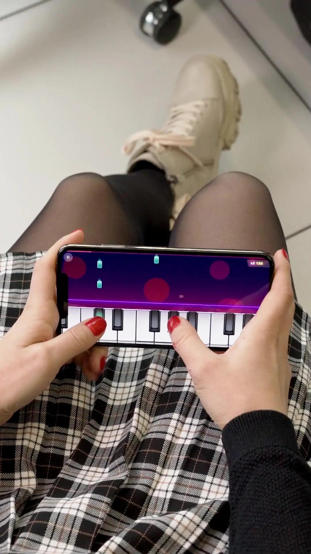 Learn to Play Songs & Game. Enjoy cool free piano games!
