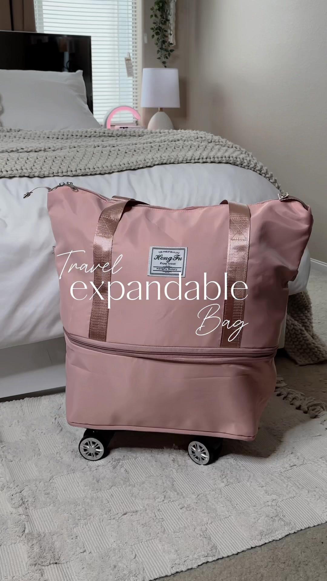 Feeling so trendy with my new expanding bag! It fits everything I need and more 👜👛✨ #travelessentials #baglover #totebag #packmybagwithmeaesthetic #travelbags #temufinds