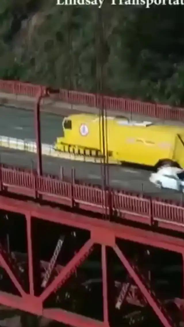 Huh? Bakalım neden herkes bu oyunu oynuyor, ha?