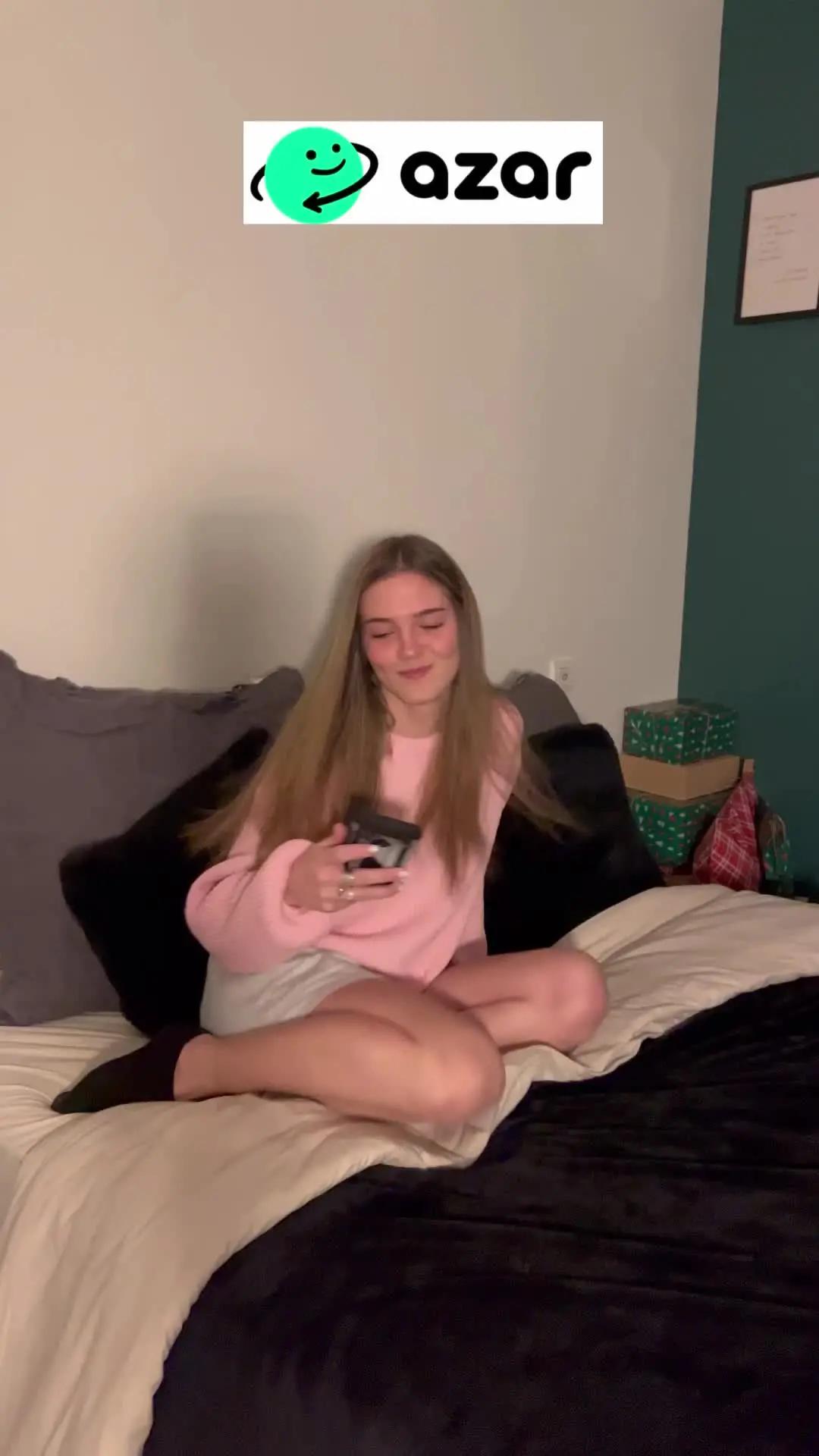 Hello, télécharge AZAR gratuitement et viens me retrouver sur l'app 🤩💙 #MeetMeOnAzar  #Azar @azar_france 