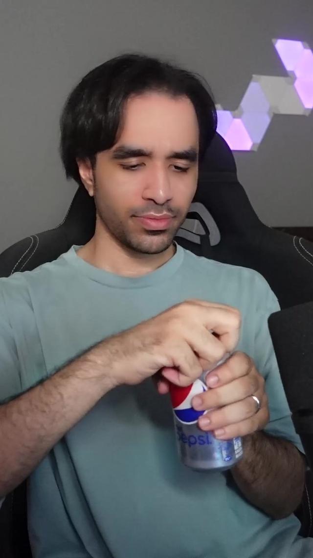 لا تفوتكم الفرصه بالفوز مع @Pepsi Saudi Arabia  #تطبيق_جوي #بيبسى #خليك_متعطش #في_كورة_في_بيبسى​​ ‏#ThirstyForMore #Pepsi #JOYLoyaltyApp #easports 