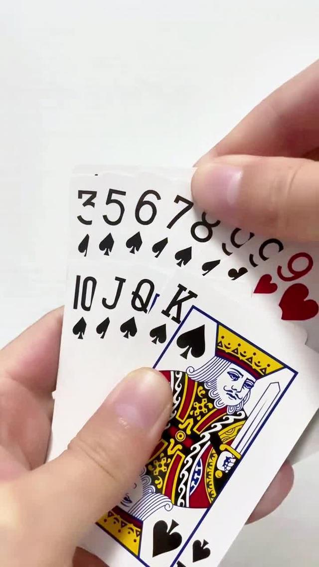 妞妞、麻將、十三支、百家樂等多款經典牌桌遊戲，隨時開桌、線上對戰超刺激