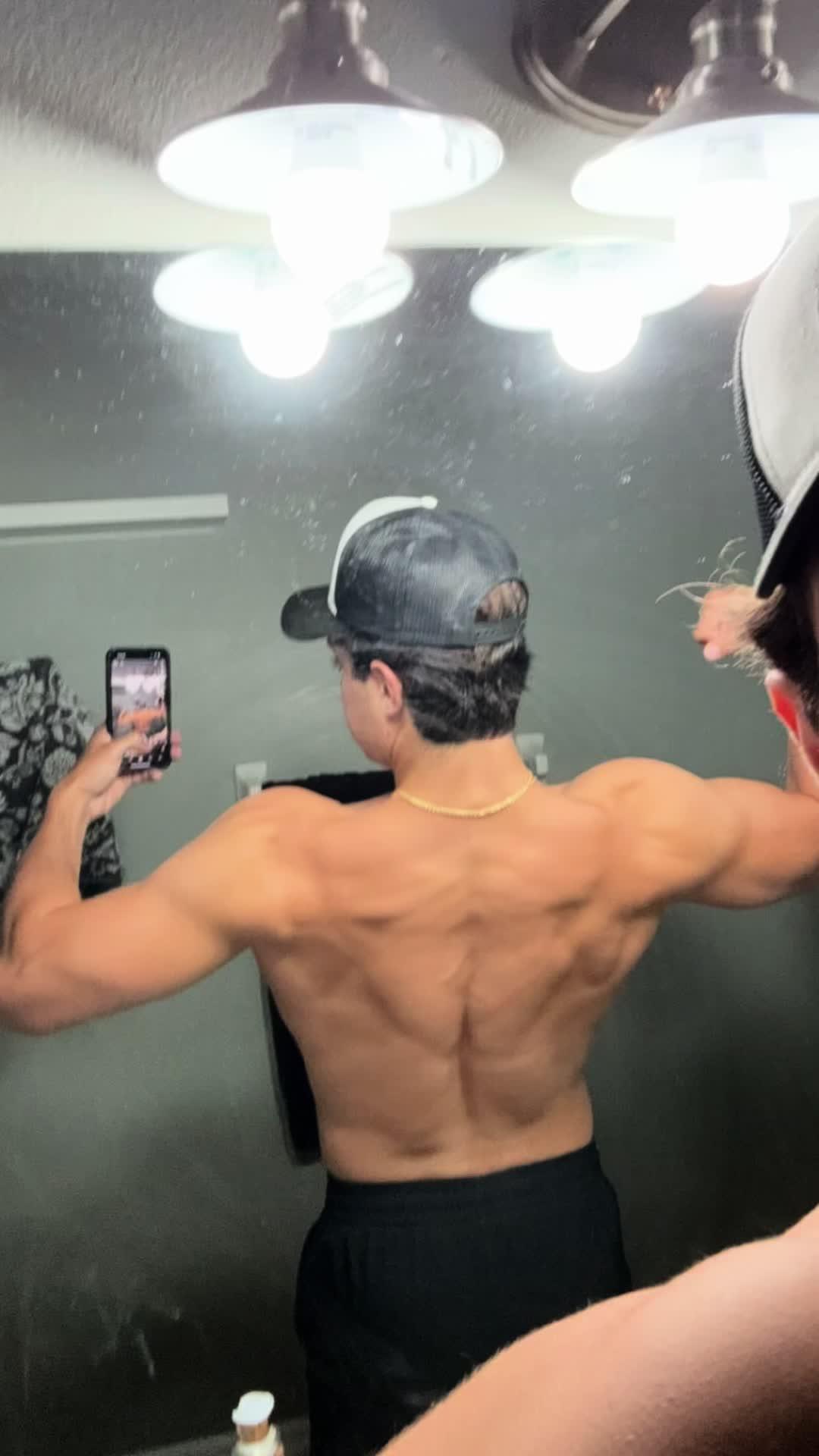 Easy Muscle is a workout application designed for fitness enthusiasts.