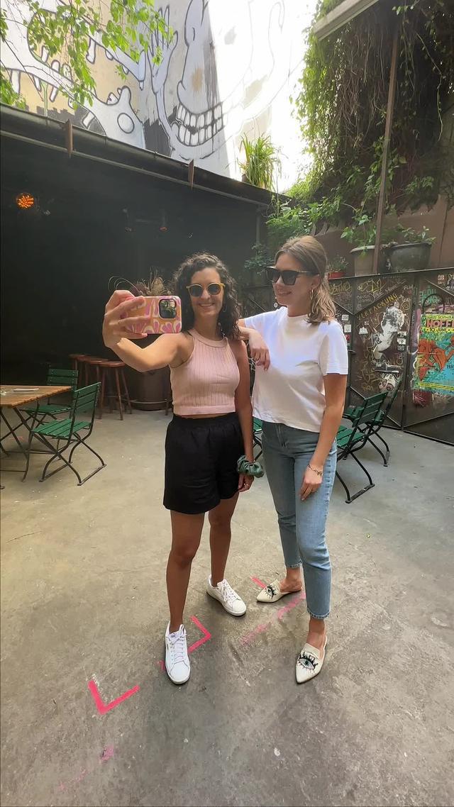 Du erstellst mit der MyPostcard App Postkarten. Wir kümmern uns um Druck & Versand!