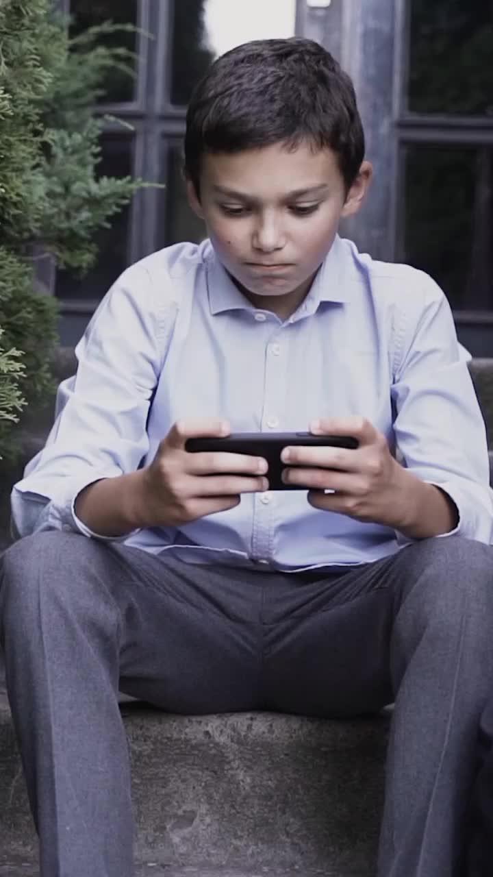 Enjoy day and night different gaming experiences at Silent Mist!