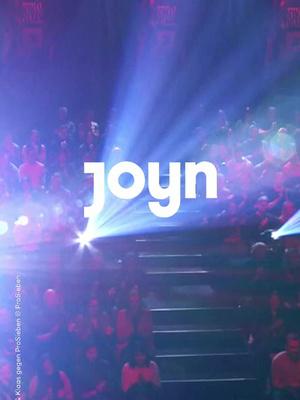 Ihr Gegner ist groß, rot und mächtiger denn je: Joko & Klaas fordern gemeinsam ProSieben heraus.