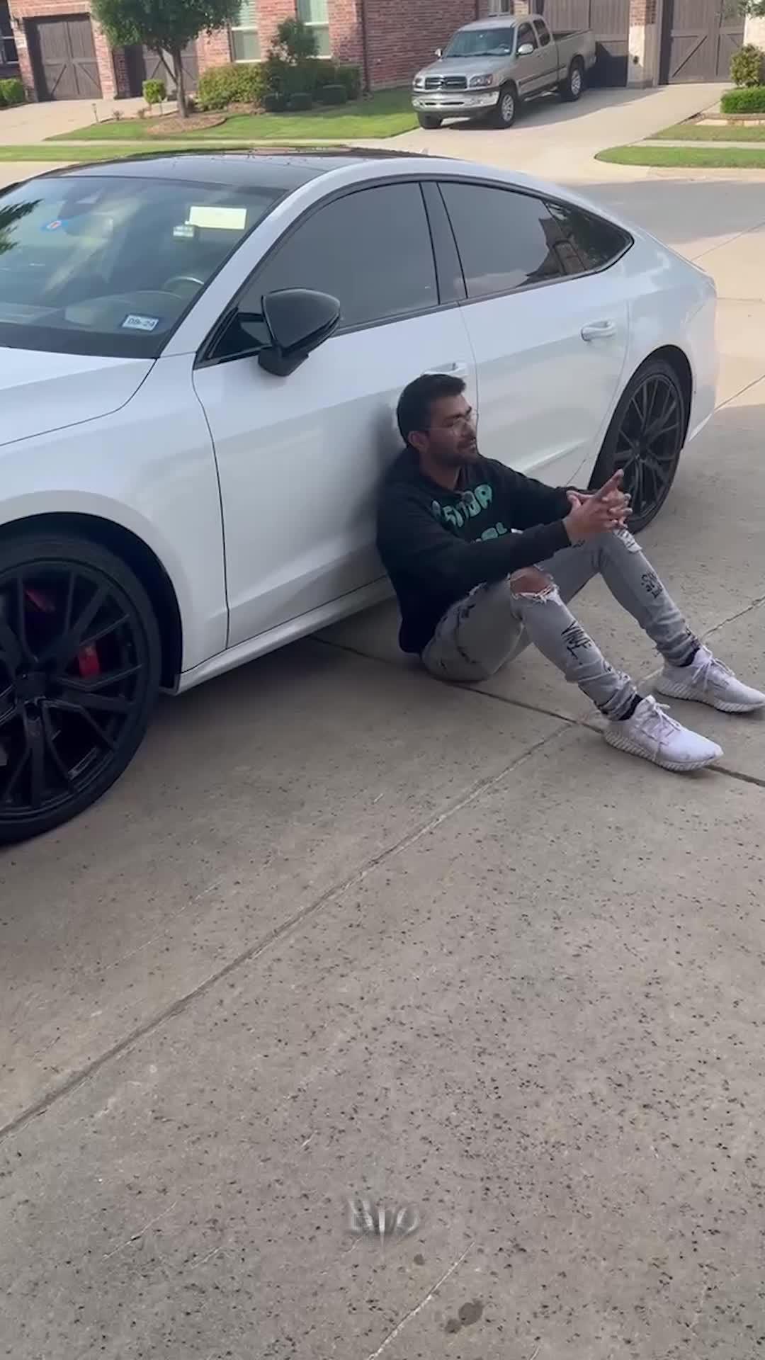 Be the city insider! Discover what's trending in the city!