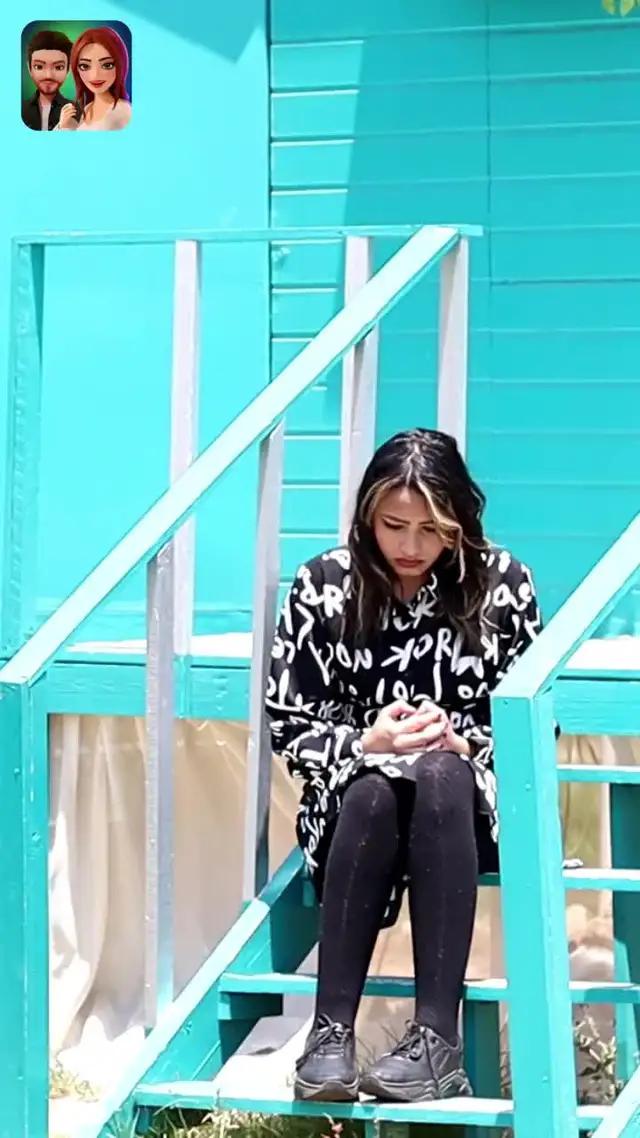 اضغط للدخول إلى غرفة شخصيات افتراضية متعددة المستخدمين. فلنلعب معاً