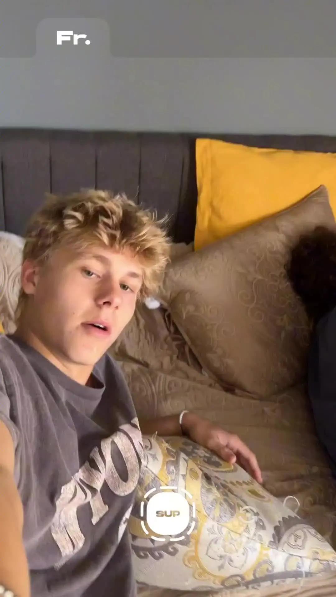 Have your besties directly on your Home Screen and never miss a message.