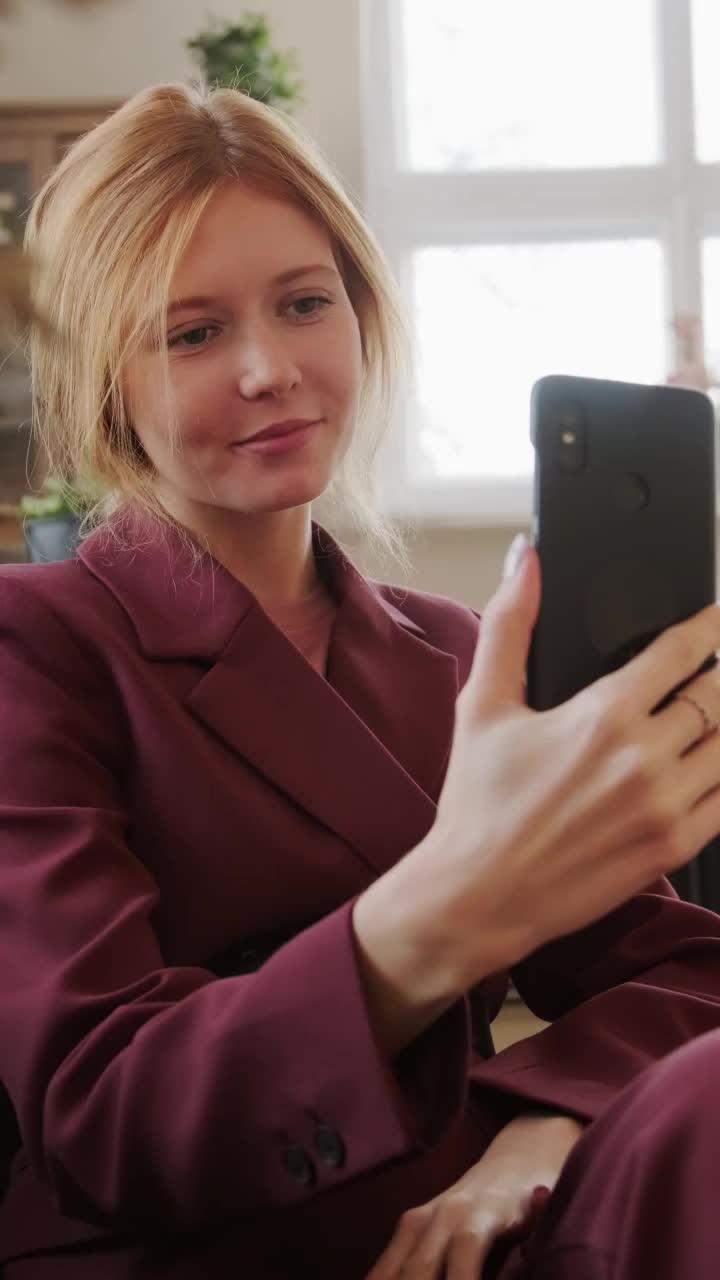 You deserve to feel happy. Download Liftalk to get instant, anonymous counseling from expert coaches