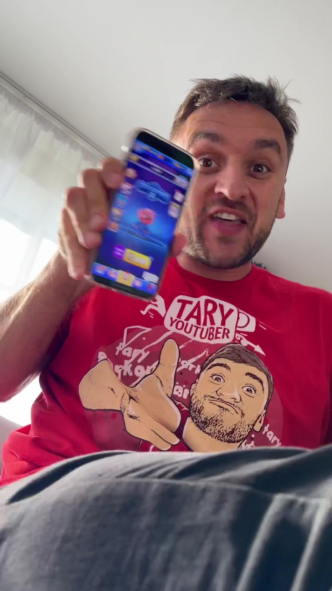 Zahrál jsem si hru Match Masters proti mému fanouškovi, tak jak jsem vám slíbil! 🤩 Stahuj Match Masters z odkazu v mém biu a dostaneš exkluzivní Pinata balíček! 🎮  @Match Masters 🔥 #ad #matchmasters #RebelTary #tarycz 