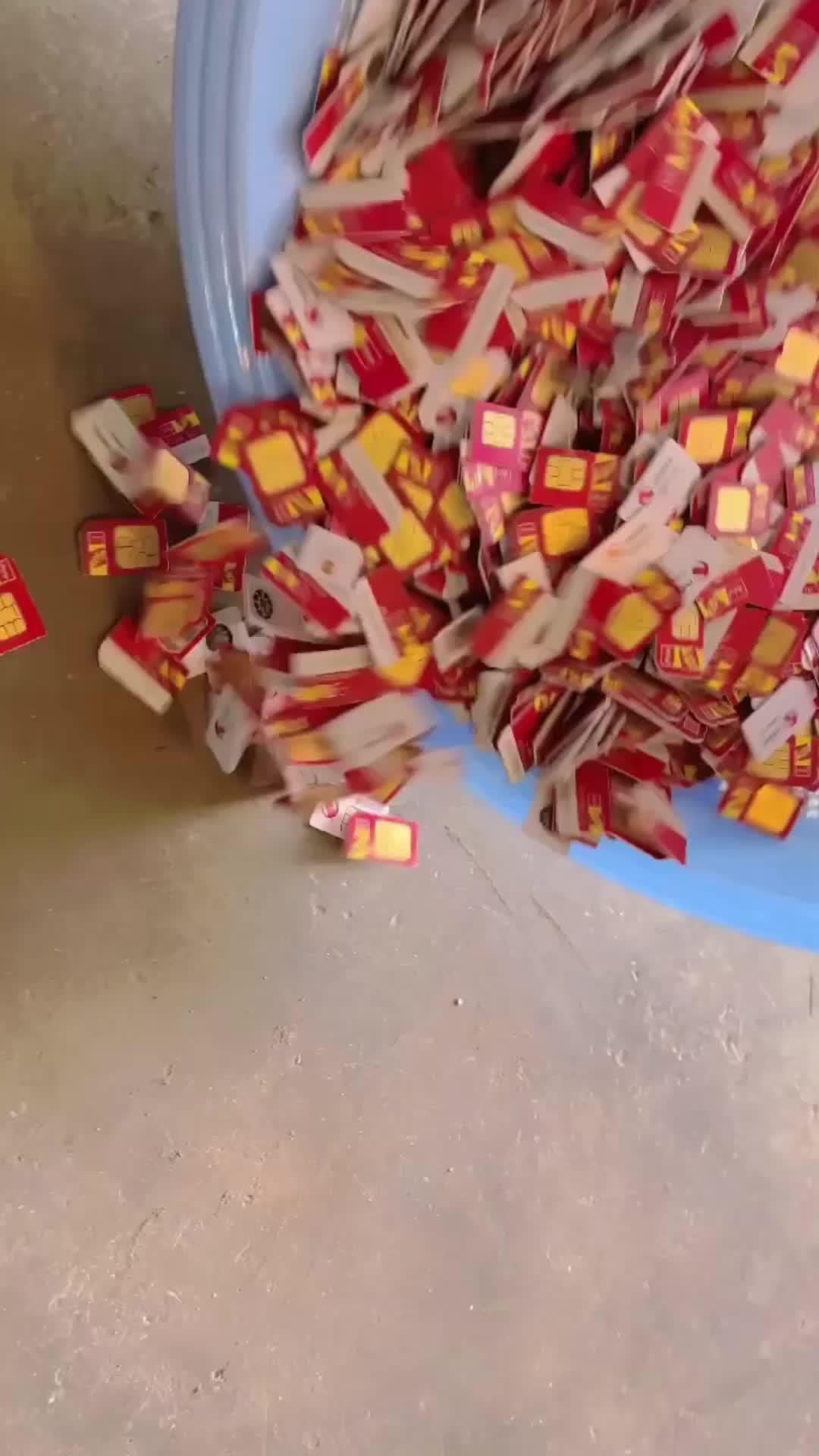 Stay connected globally free for up to 500MB with Roamless. No more expensive roaming fees! #travel #traveltiktok