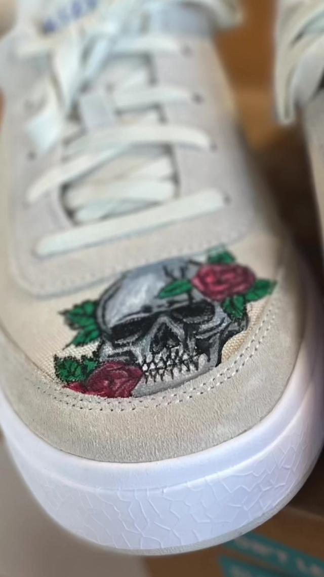 Learn how you can use AR-powered technology to create on your shoes 👟  #cupixel #app #augmentedreality #tracing #timelapse #diyshoes #customshoes #sneakerart 