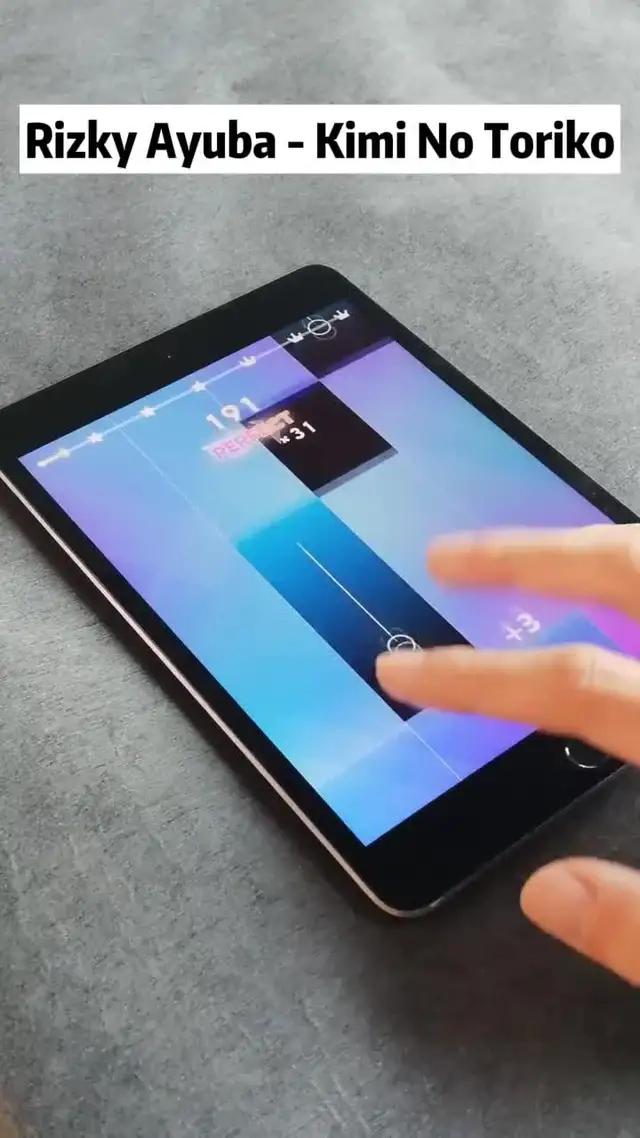 100,000以上の最もホットな曲で