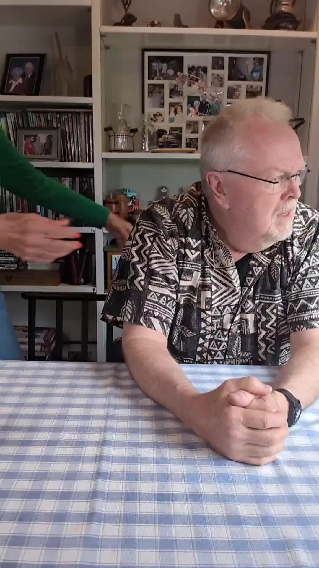 Send a time capsule message, memory or piece of advice to someone you love. Download now. It's free!