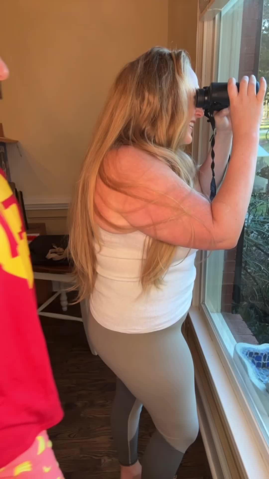 Your Neighborhood Newsstand, in your pocket, for FREE!