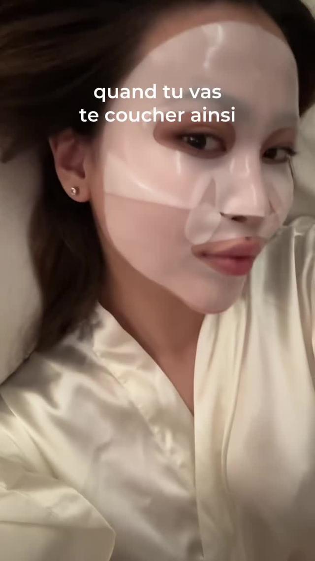 en train d'essayer le masque Biodance qui fait le buzz