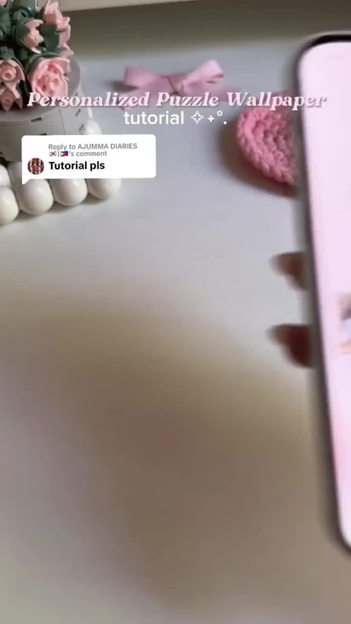 WOW! I love this diy wallpaper!