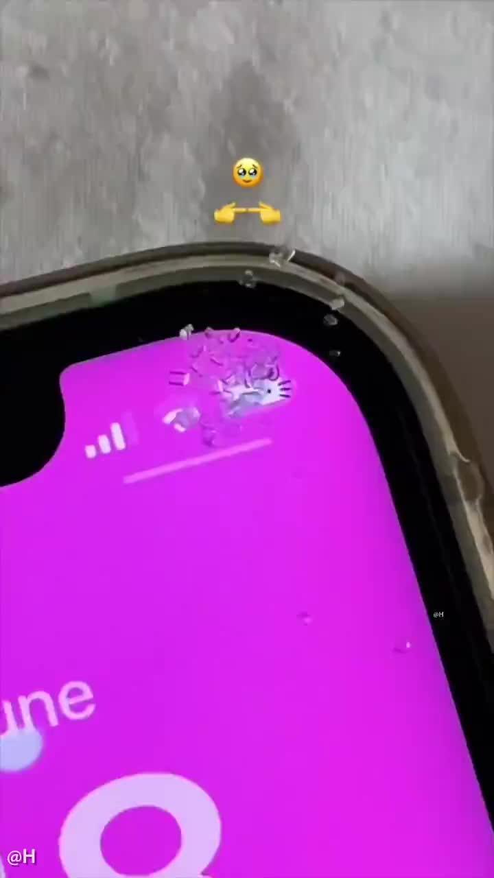 Give your phone a unique charm with special fonts and wallpapers!