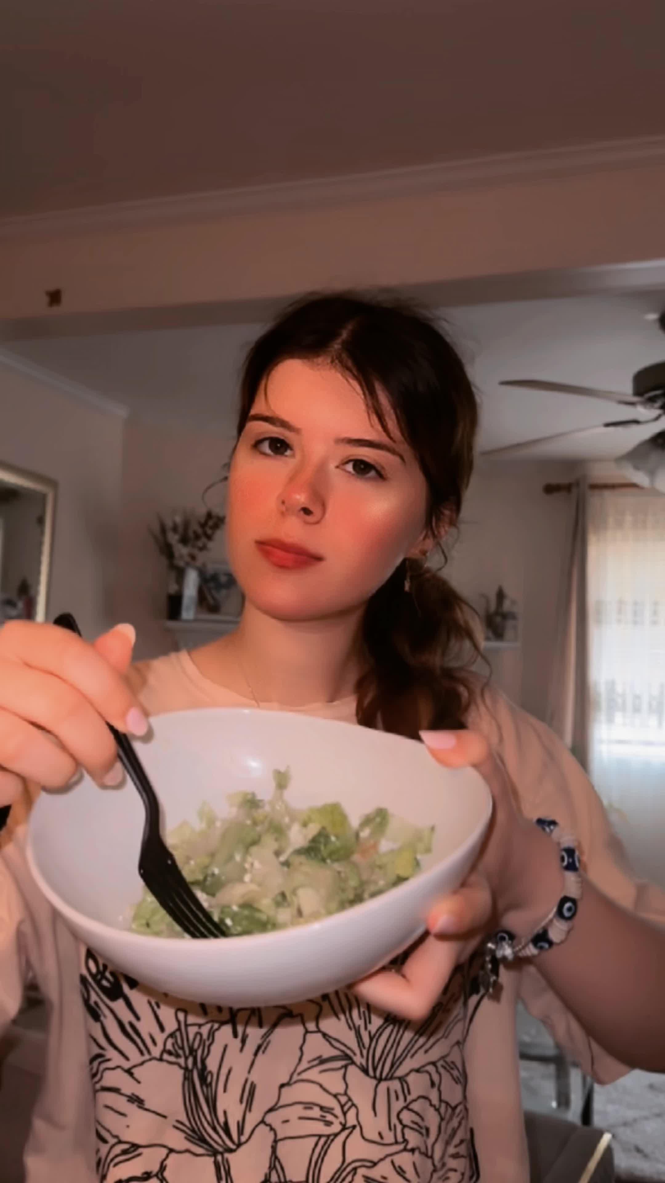 Track calories from your gallery.Try a healthy diet today!